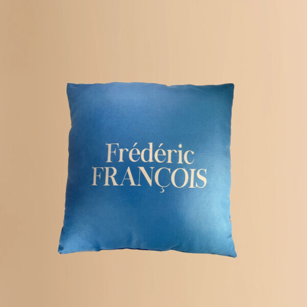 Coussin – On a tous besoin d'aimer